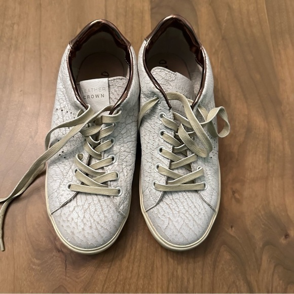 LEATHER CROWN LC06 LOW TOP SNEAKERS WHITE CRACKLE & ROSE GOLD METALLIC SIZE 36 - Picture 2 of 5